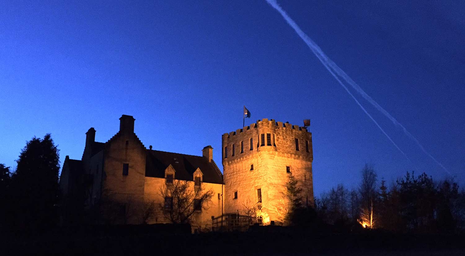plane-castle-scotland-night-1